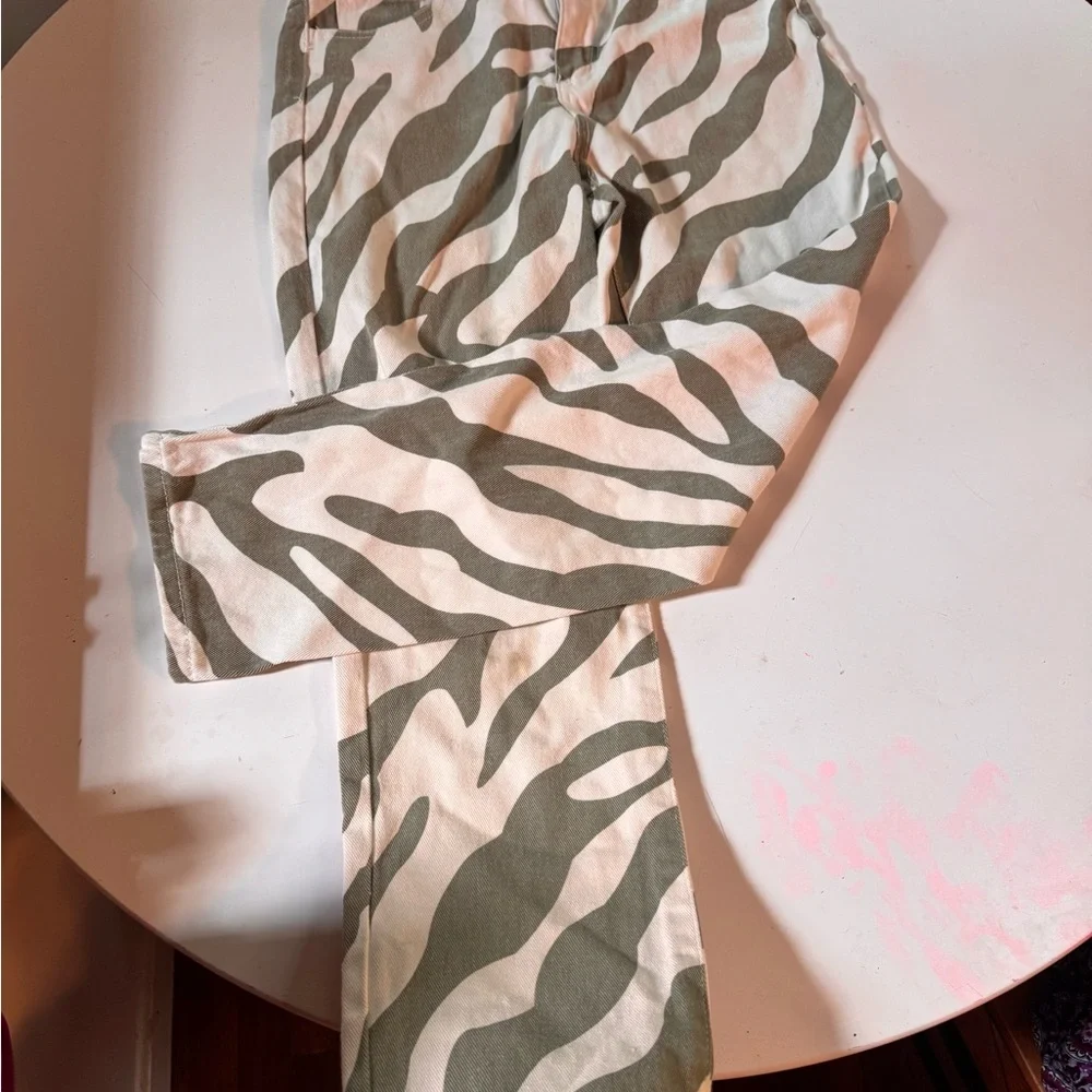 Chic Nation Zebra Print Cargo Pants - Green and White - Picture 3 of 4